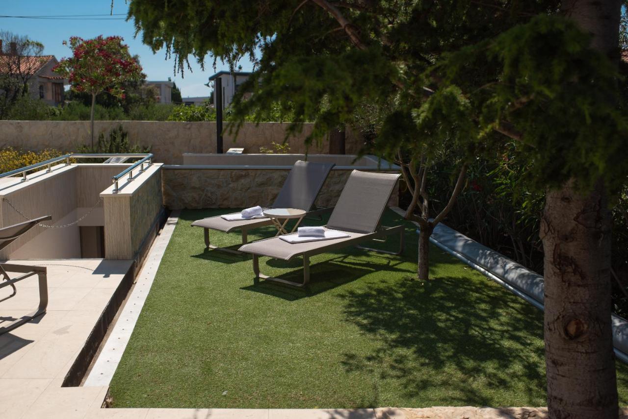 Pool Apartments Galeb Novalja Eksteriør billede