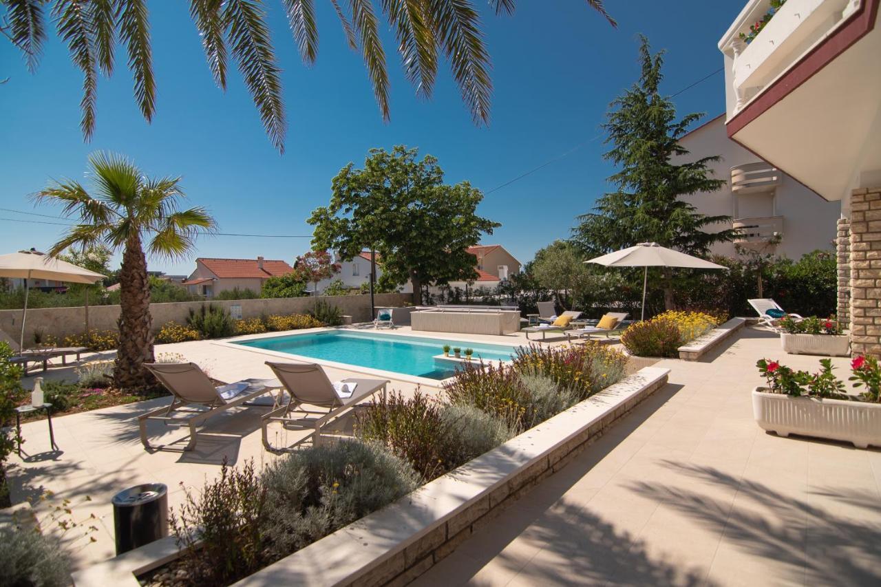 Pool Apartments Galeb Novalja Eksteriør billede