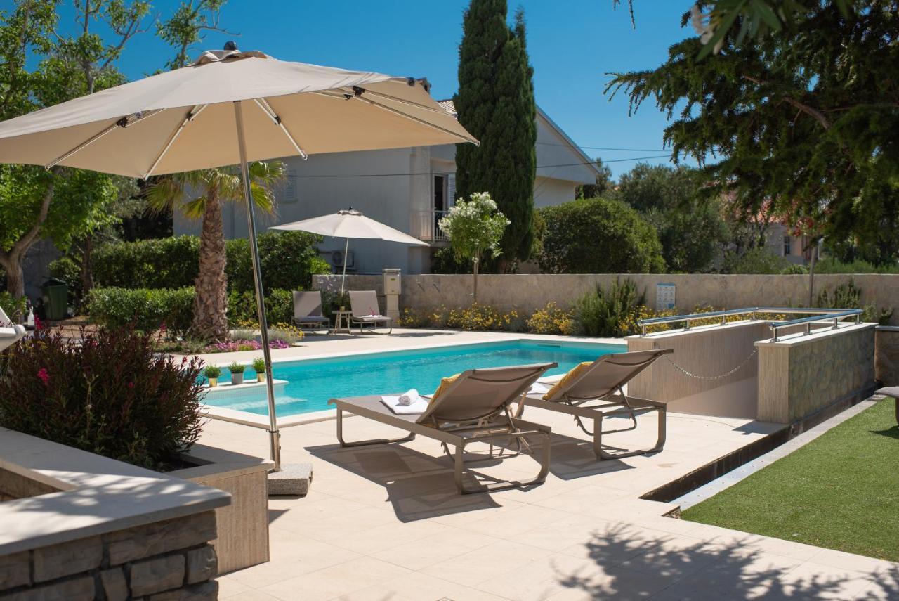 Pool Apartments Galeb Novalja Eksteriør billede