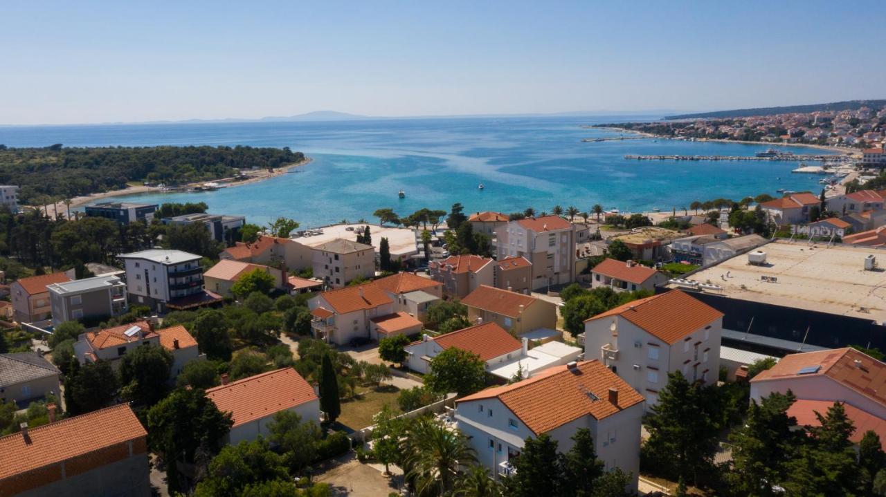 Pool Apartments Galeb Novalja Eksteriør billede
