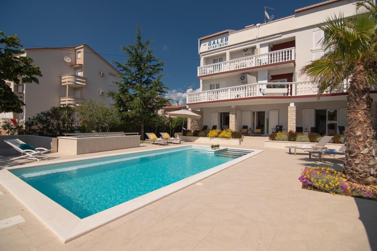 Pool Apartments Galeb Novalja Eksteriør billede