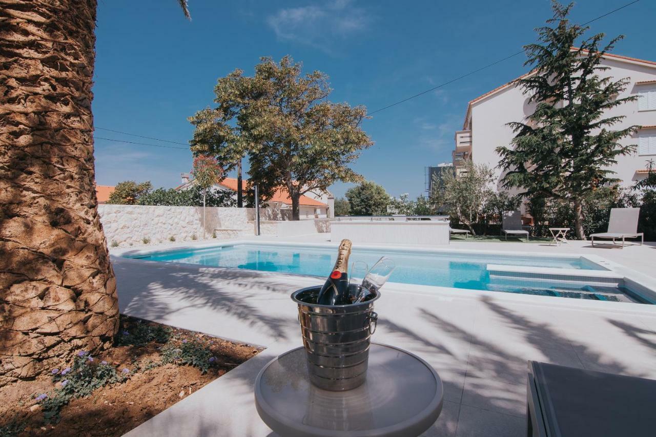 Pool Apartments Galeb Novalja Eksteriør billede