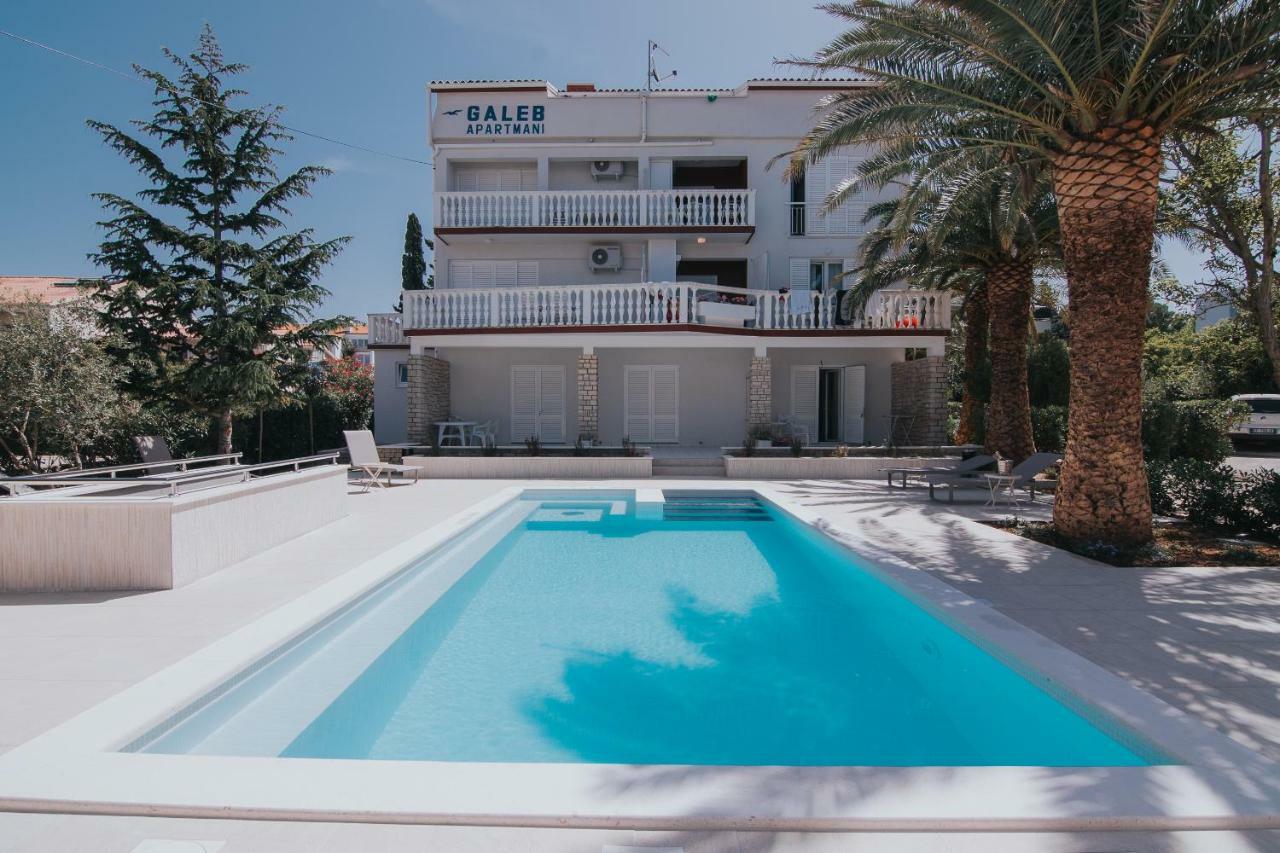 Pool Apartments Galeb Novalja Eksteriør billede